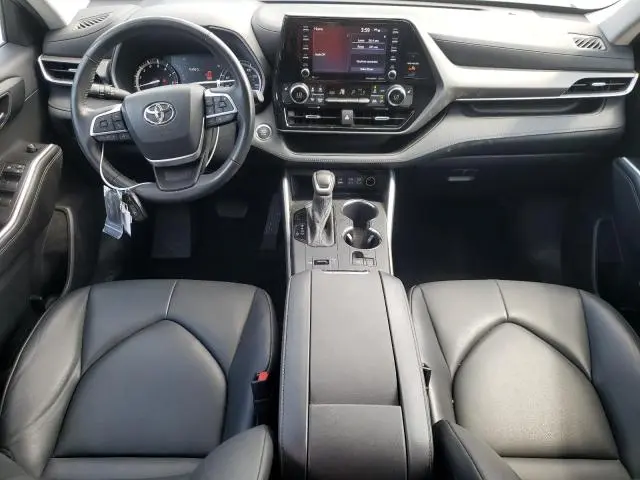 2022 TOYOTA HIGHLANDER XLE  