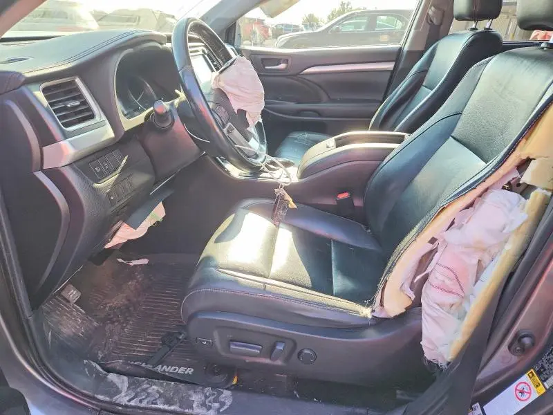 2019 TOYOTA HIGHLANDER XLE  