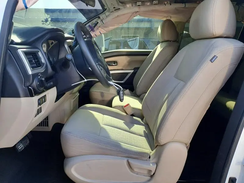 2017 NISSAN TITAN SV  