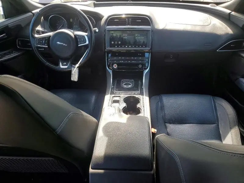 2017 JAGUAR XE R - SPORT  