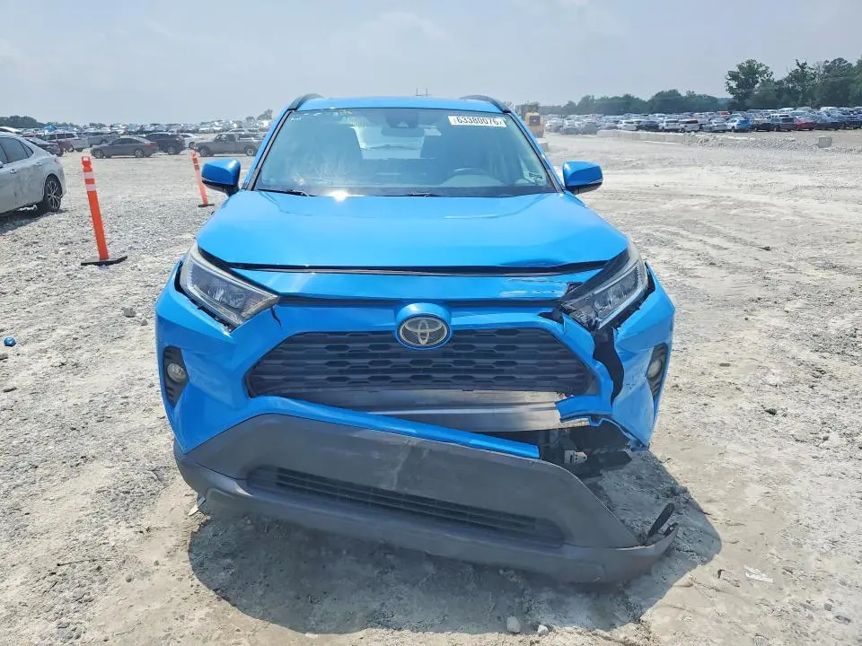 2020 TOYOTA RAV4 XLE  