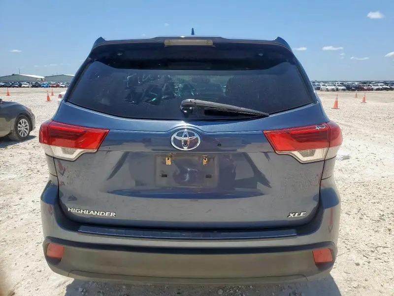2017 TOYOTA HIGHLANDER SE  