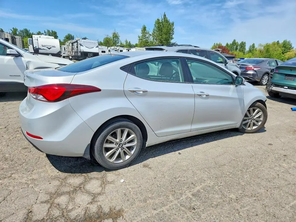 2015 HYUNDAI ELANTRA SE  