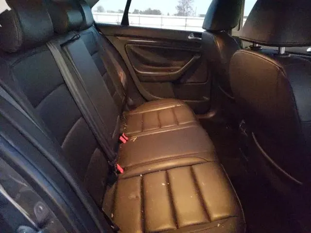 2010 VOLKSWAGEN JETTA SE  