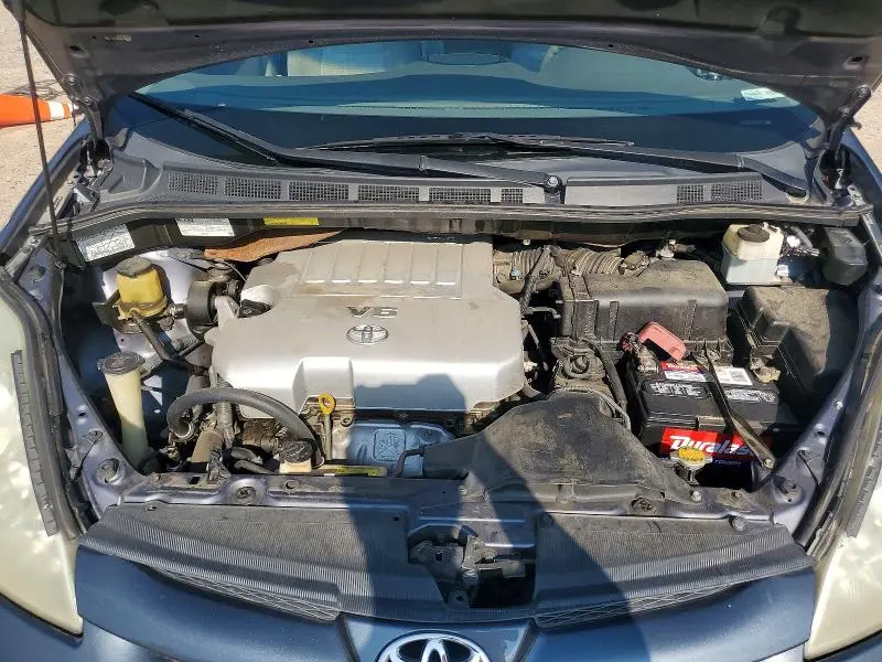 2010 TOYOTA SIENNA LE 8-PASSENGER  