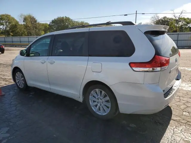 2013 TOYOTA SIENNA XLE  