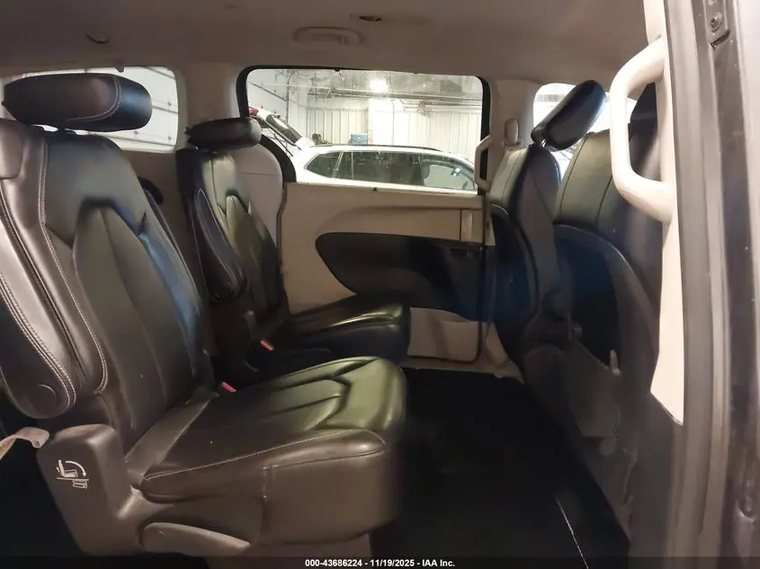2021 CHRYSLER VOYAGER LXI