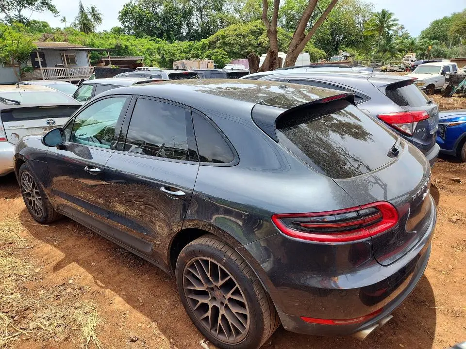 2018 PORSCHE MACAN   
