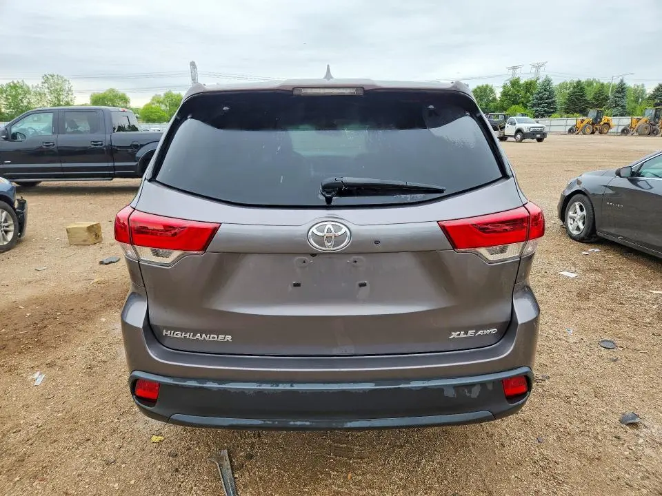 2019 TOYOTA HIGHLANDER XLE  