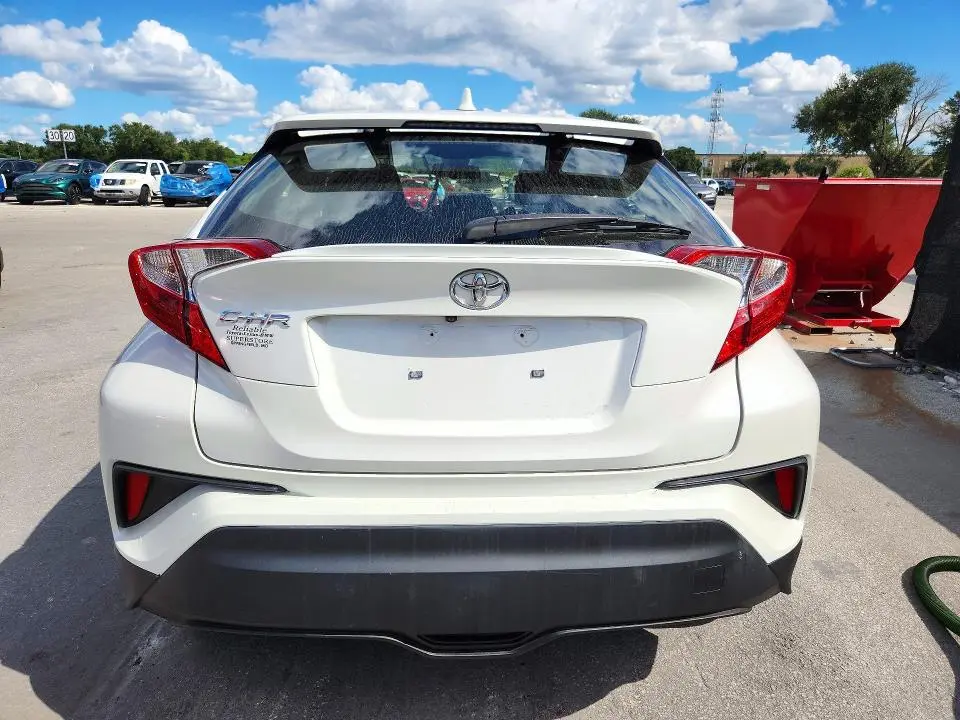 2019 TOYOTA C-HR LE  
