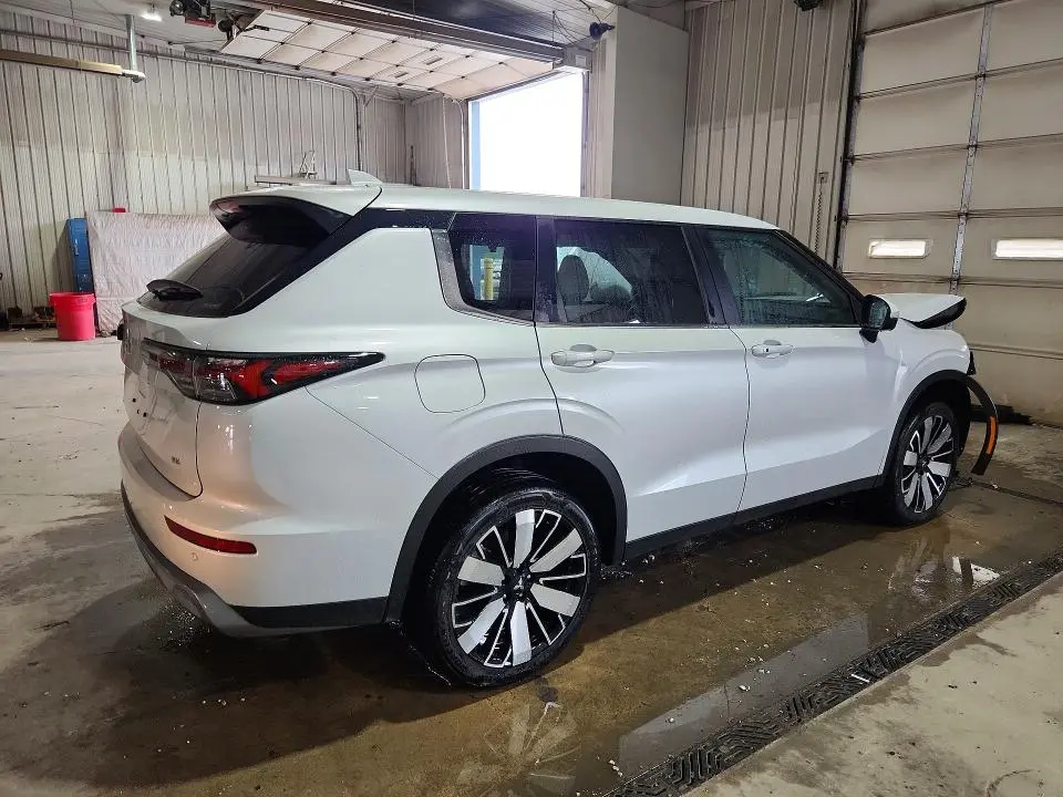 2025 MITSUBISHI OUTLANDER SE  
