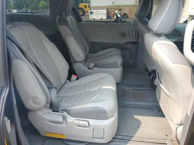 2014 TOYOTA SIENNA XLE  