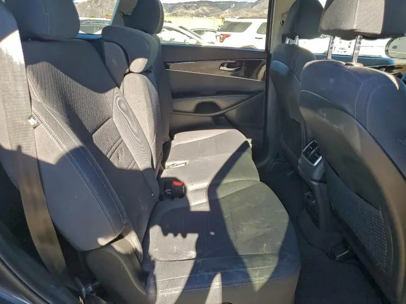 2018 KIA SORENTO LX  