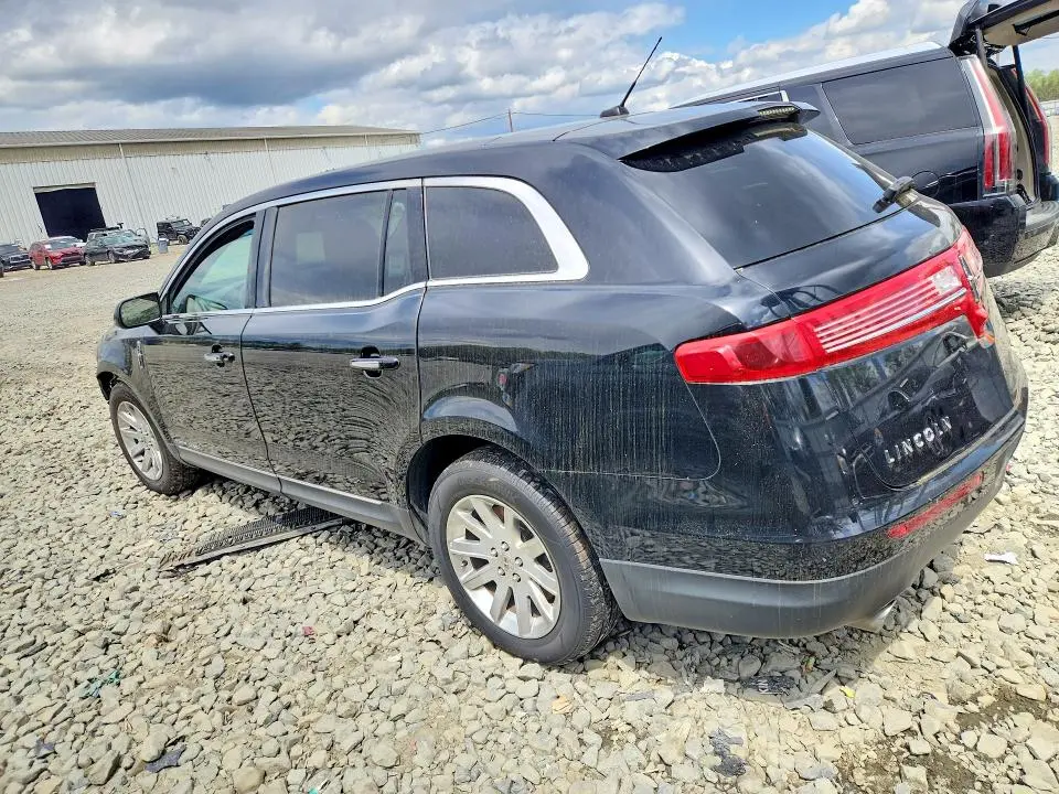 2018 LINCOLN MKT   