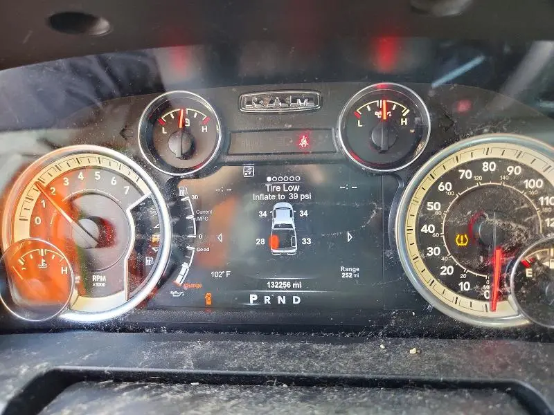 2017 RAM 1500 SLT  
