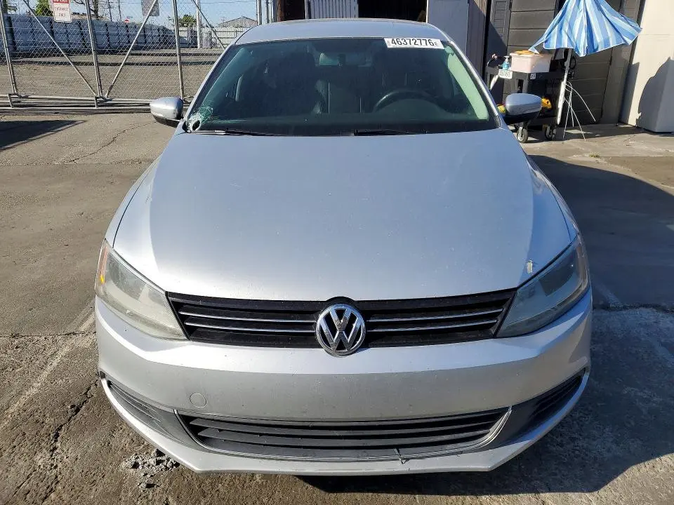 2013 VOLKSWAGEN JETTA SE  