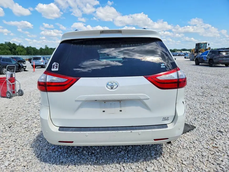 2015 TOYOTA SIENNA XLE PREMIUM 7-PASSENGER  