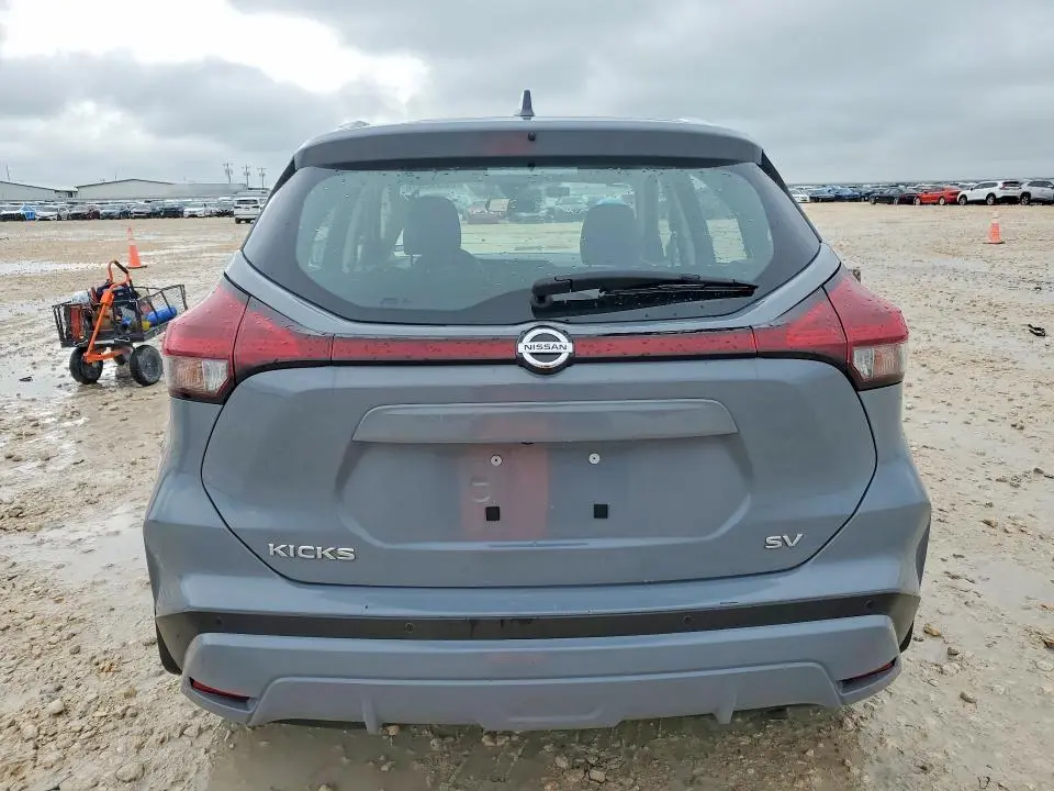 2021 NISSAN KICKS SV  