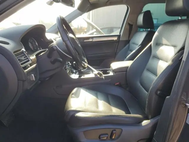 2011 VOLKSWAGEN TOUAREG V6  