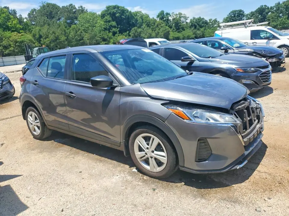 2024 NISSAN KICKS S  