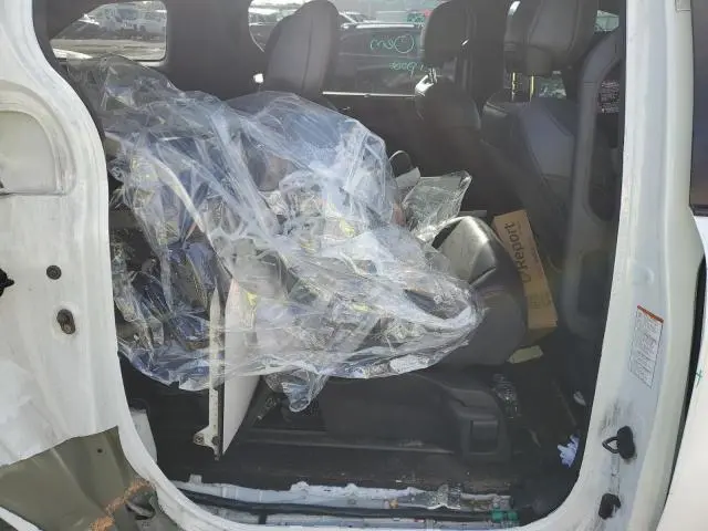 2022 TOYOTA SIENNA XSE  