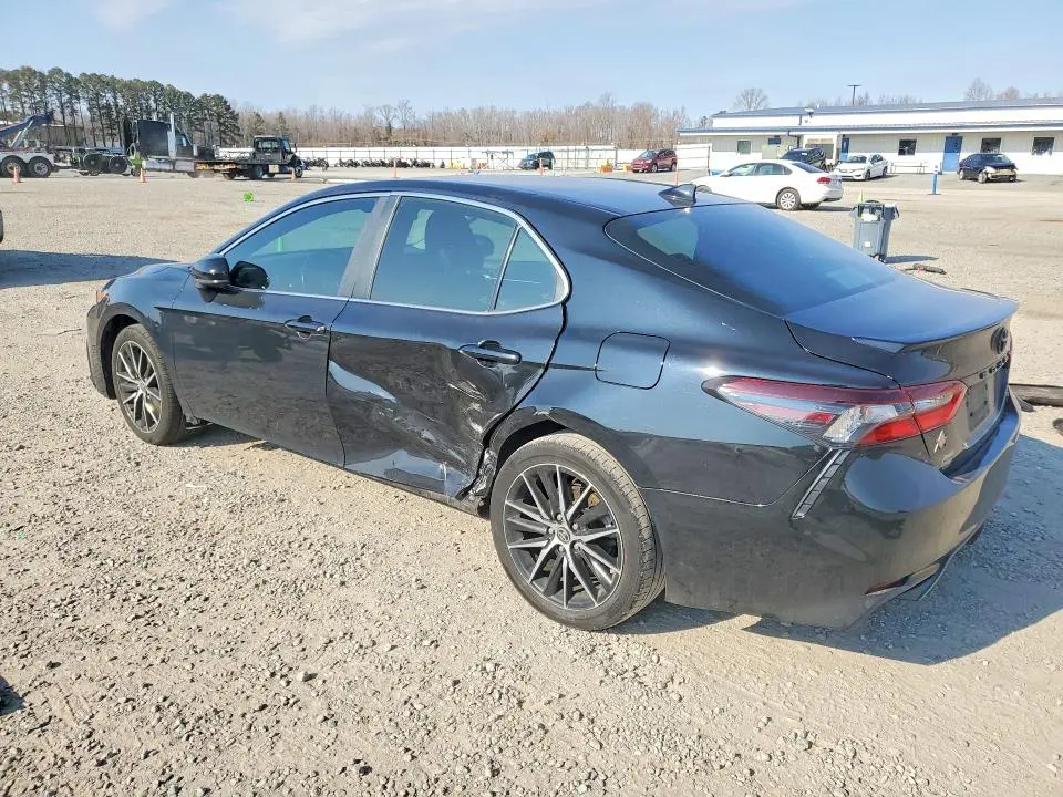 2021 TOYOTA CAMRY SE  