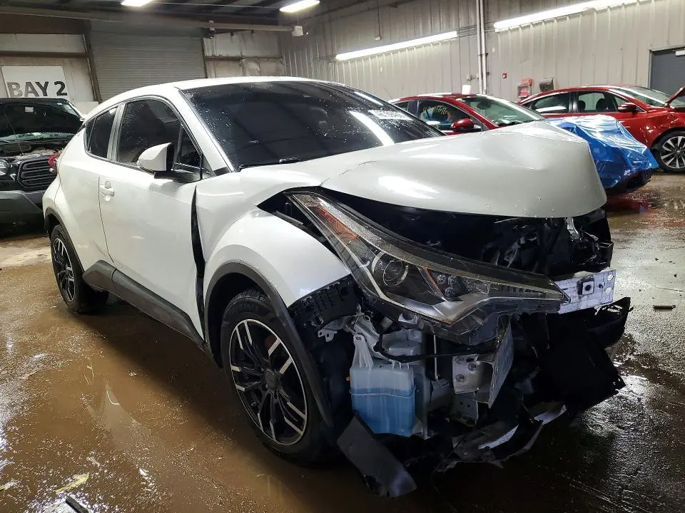 2019 TOYOTA C-HR LE  