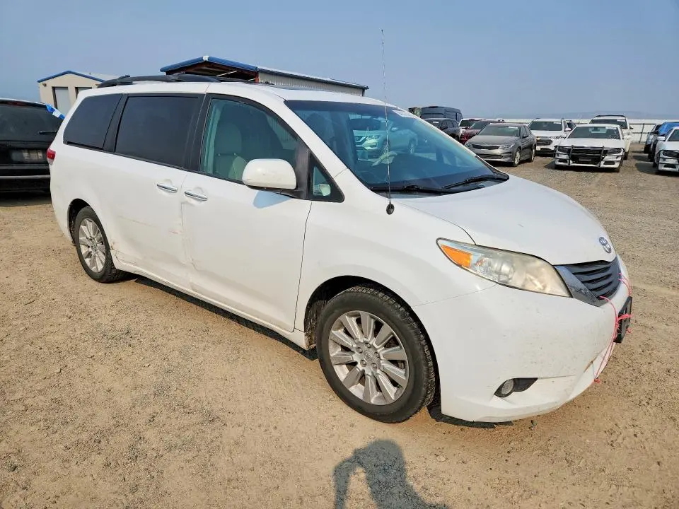 2013 TOYOTA SIENNA XLE 7-PASSENGER  
