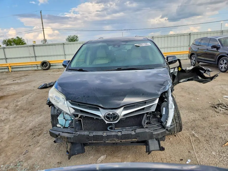2018 TOYOTA SIENNA XLE 8-PASSENGER  