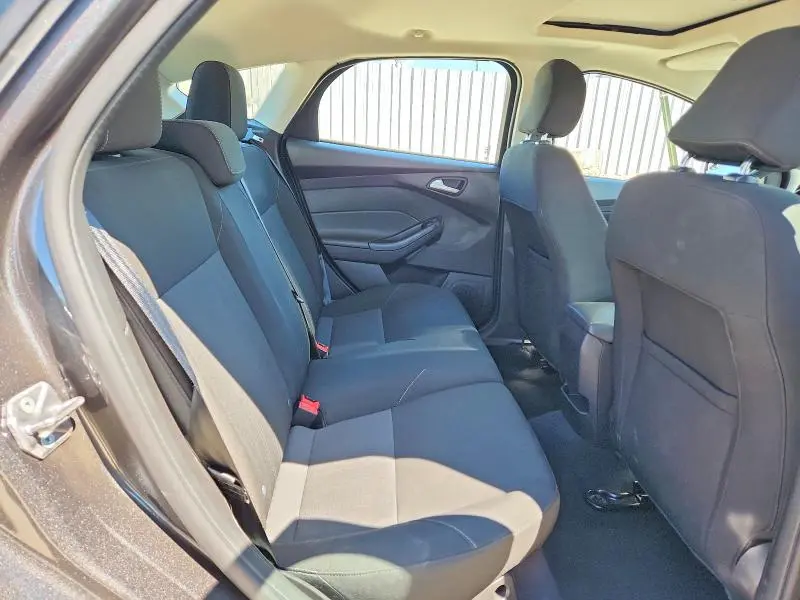 2015 FORD FOCUS SE  