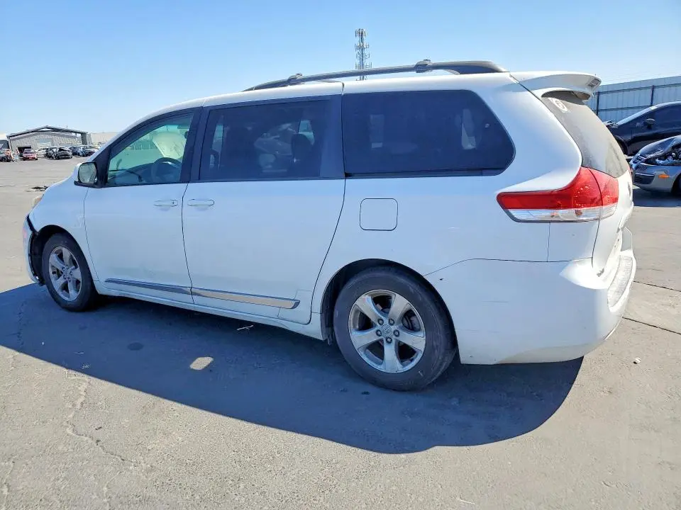 2011 TOYOTA SIENNA LE  