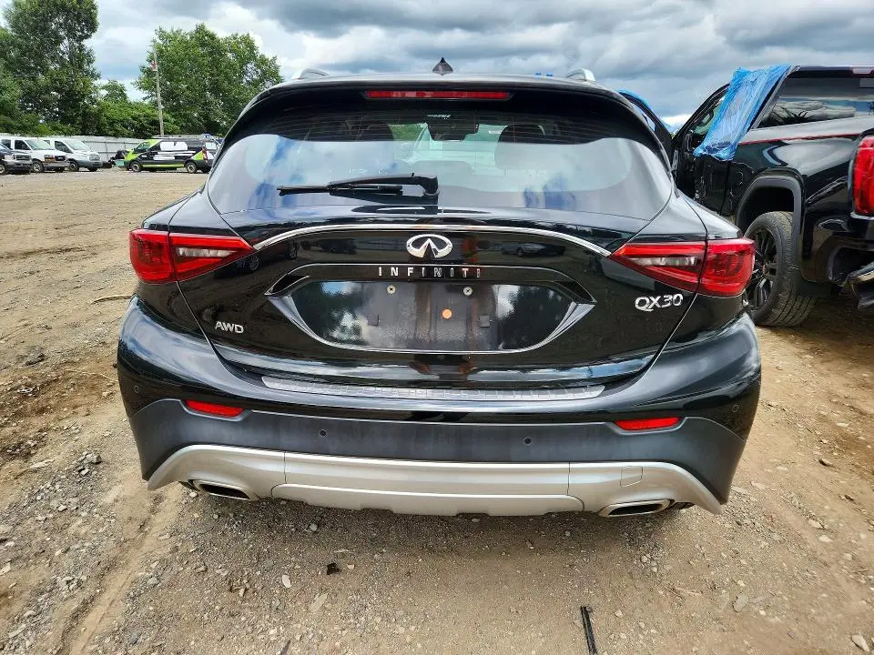 2019 INFINITI QX30 LUXE  