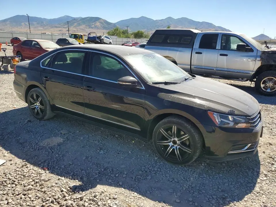 2016 VOLKSWAGEN PASSAT SE  