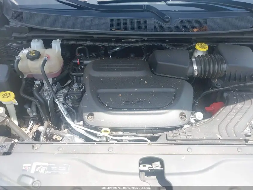 2022 CHRYSLER VOYAGER LX