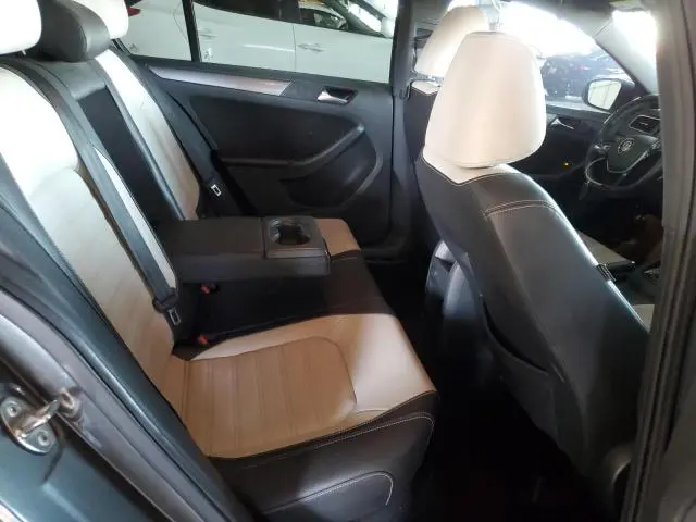 2016 VOLKSWAGEN JETTA SPORT  