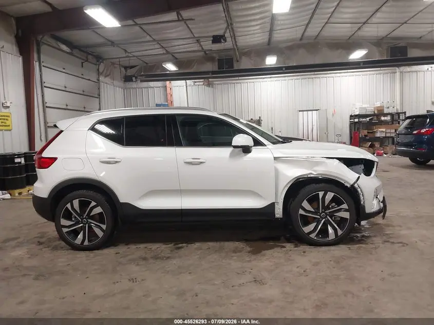 2024 VOLVO XC40 B5 ULTIMATE BRIGHT THEME