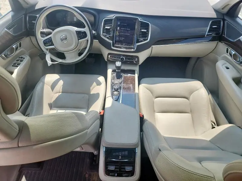 2017 VOLVO XC90 T6
