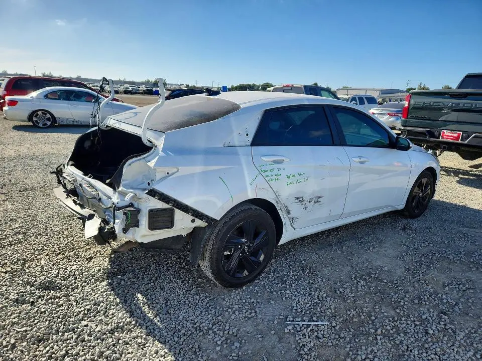 2021 HYUNDAI ELANTRA SEL  