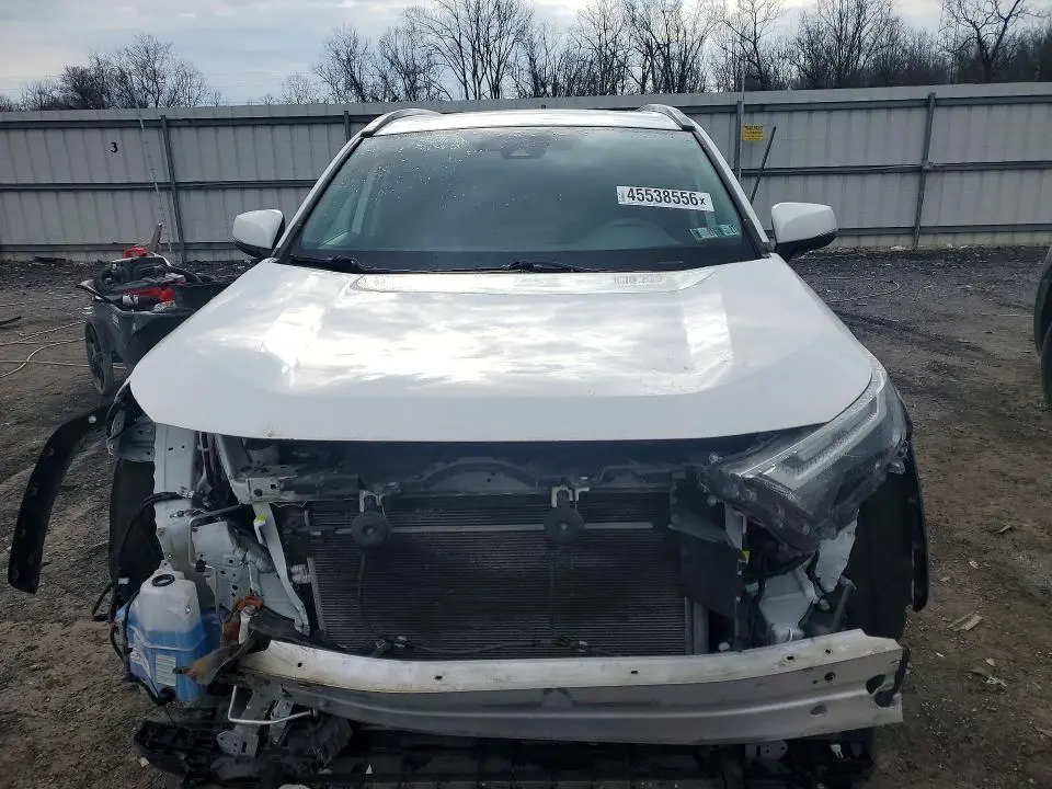 2022 TOYOTA RAV4 XLE  