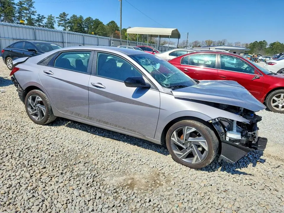 2025 HYUNDAI ELANTRA SEL SPORT  