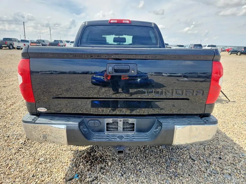 2016 TOYOTA TUNDRA CREWMAX SR5  