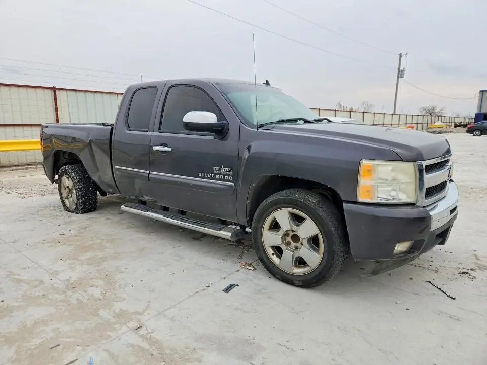 2011 CHEVROLET SILVERADO C1500 LT  