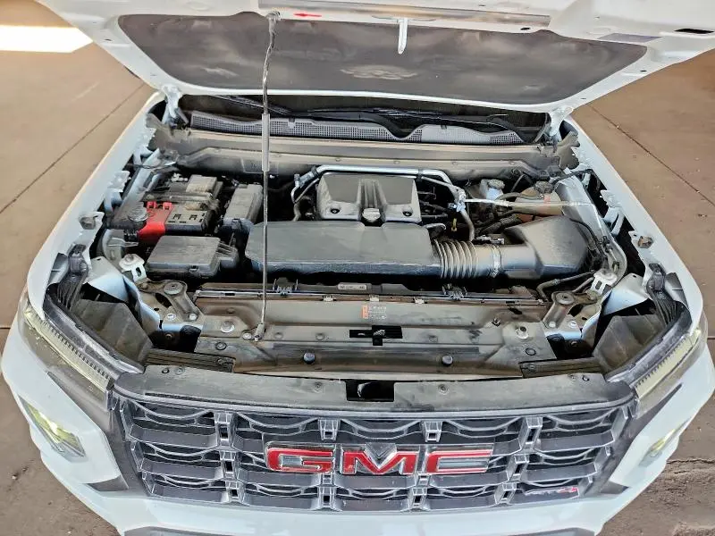 2025 GMC CANYON AT4  