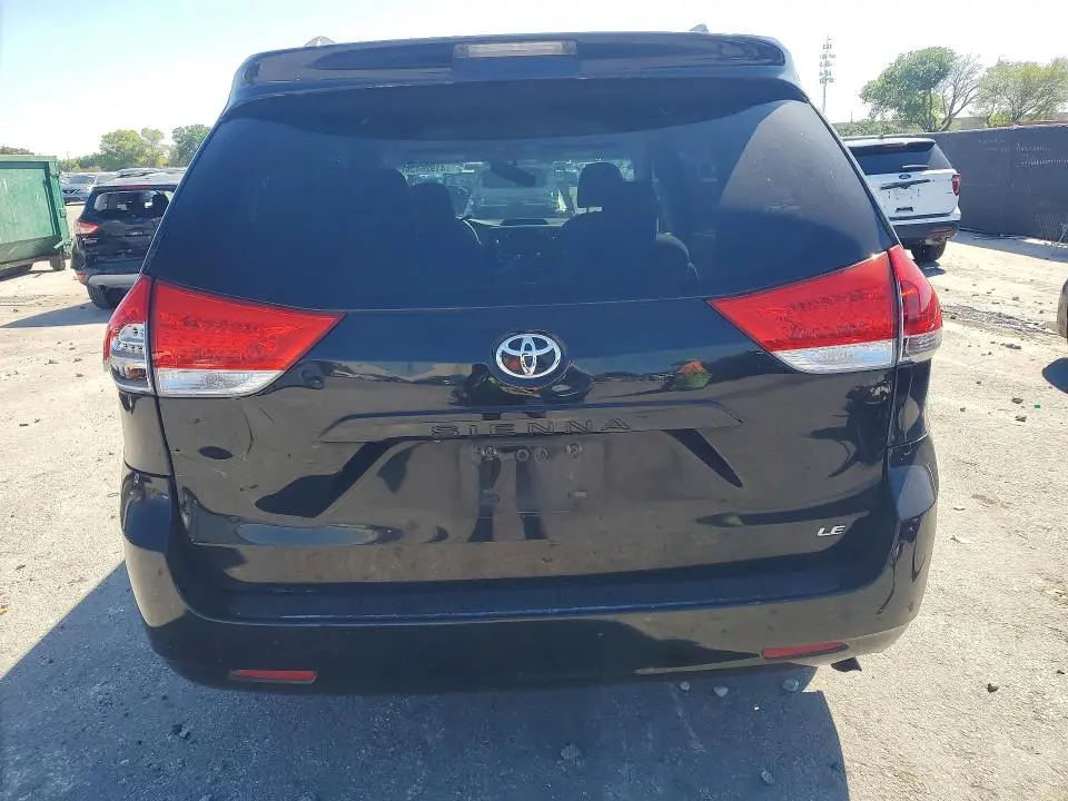 2011 TOYOTA SIENNA LE 8-PASSENGER  