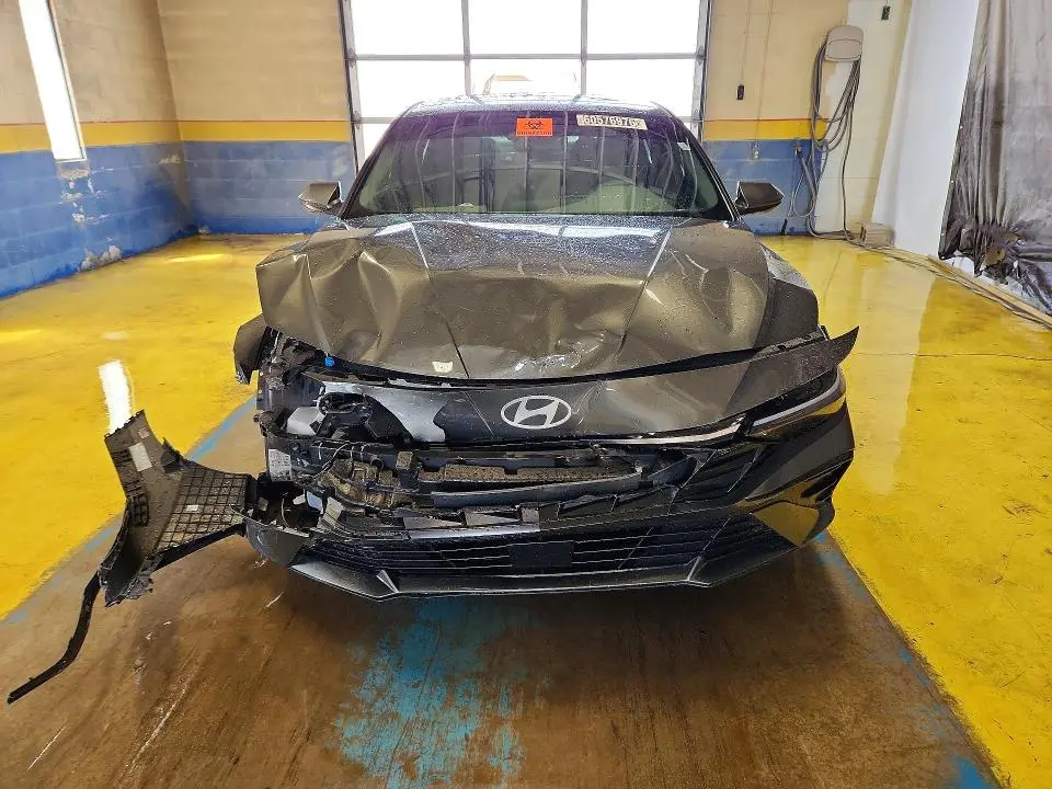 2025 HYUNDAI ELANTRA SEL  