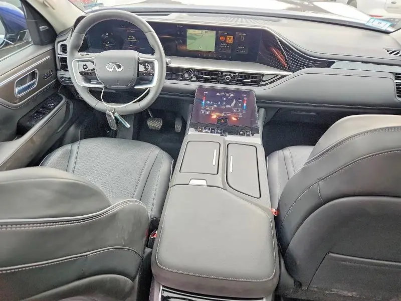 2025 INFINITI QX80 LUXE  