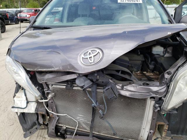 2011 TOYOTA SIENNA LE