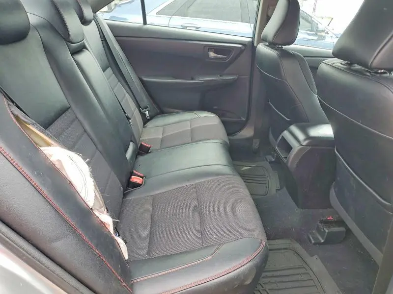2016 TOYOTA CAMRY SE  
