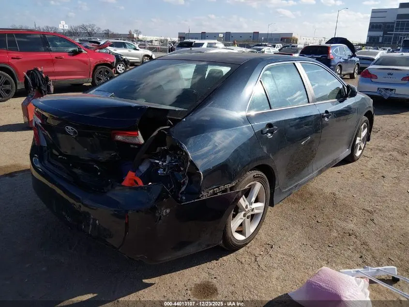 2014 TOYOTA CAMRY SE