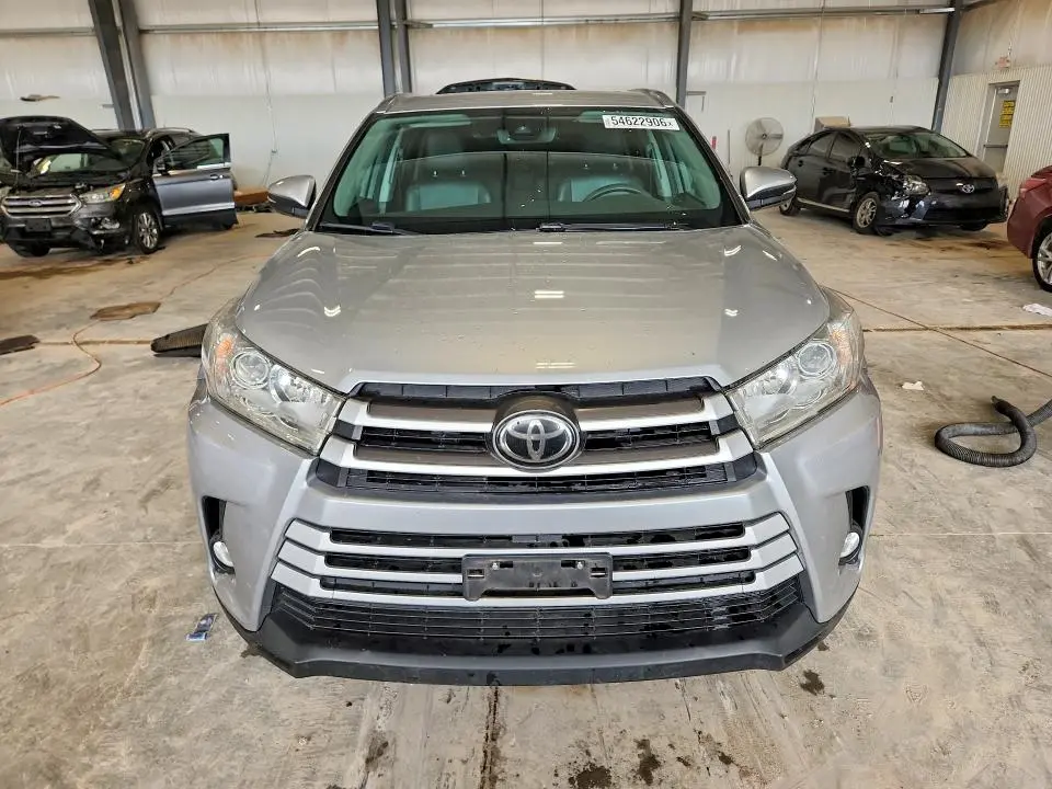 2017 TOYOTA HIGHLANDER XLE  